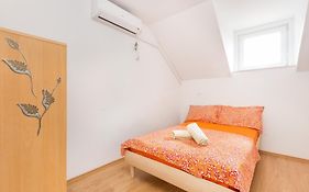 Apartments Bepina- 5 Mins From The Center